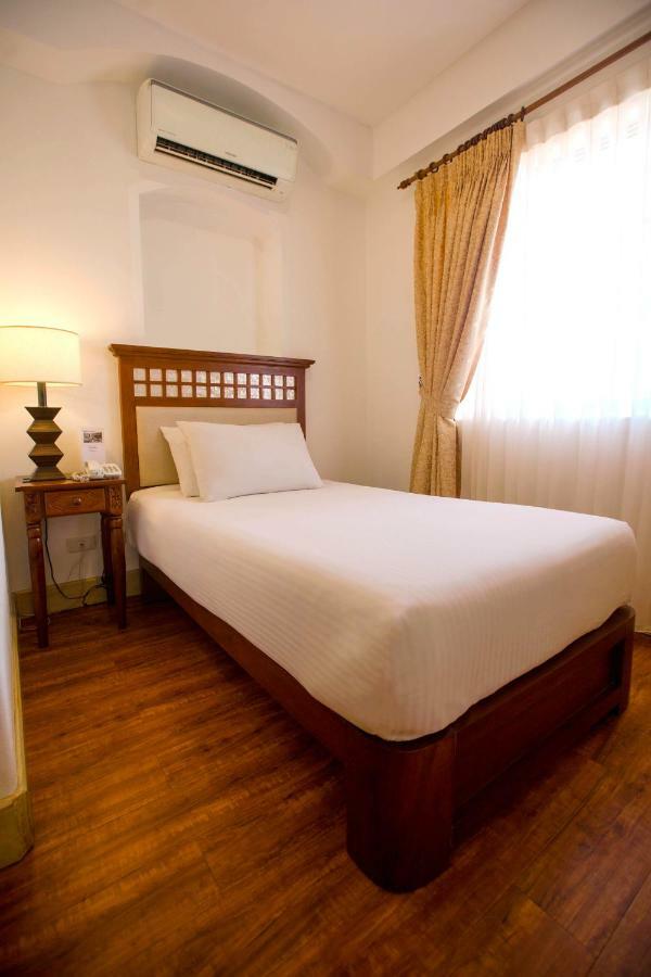Hotel Emilia Davao Zewnętrze zdjęcie